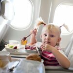 Что нужно знать родителям, путешествуя с малышом на самолете